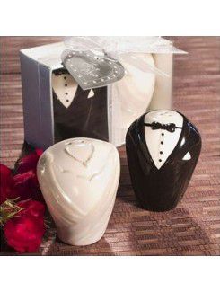 Ceramic Bride And Groom Salt & Pepper Shakers Wedding Favor (Set of 2)